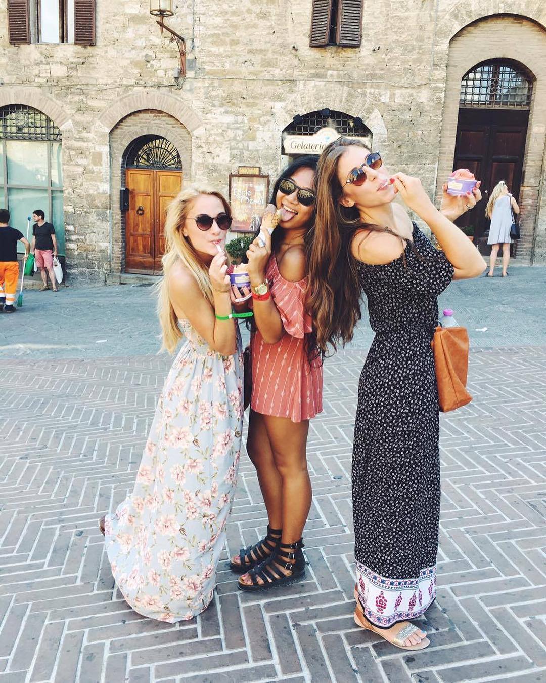 15258659_580811258780175_5293221195712299008_n1 • LeadAbroad